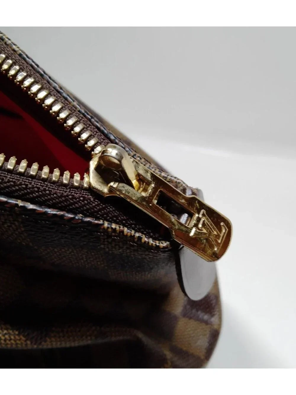 Louis Vuitton elegant louis